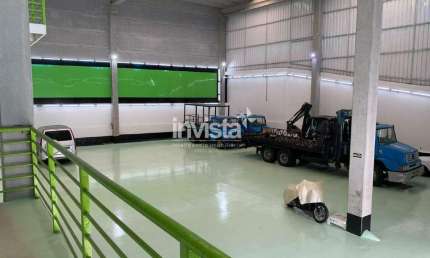 Galpão com 800 m² para Alugar próximo a Entrada de Santos