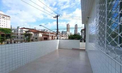 Casa Sobreposta Alta para Alugar com 3 Dormitórios e varanda ampla no bairro do Campo Grande em Santos