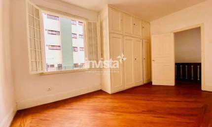 Locação - Casa Comercial no Embaré, pertinho da Praia!
