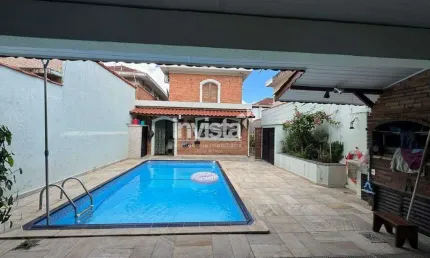 Casa duples 4 dormitórios sendo 2 suítes no Embaré!