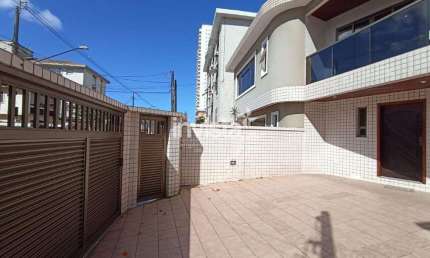 Casa Sobreposta Alta para Alugar com 3 Suítes no bairro da Ponta da Praia em Santos
