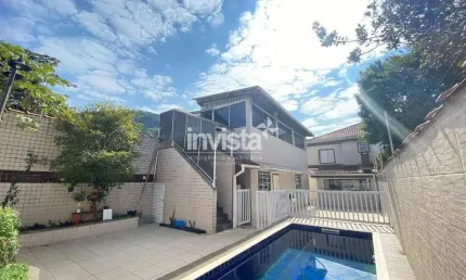 Locação de casa sobreposta , 3 quartos sendo uma suíte.