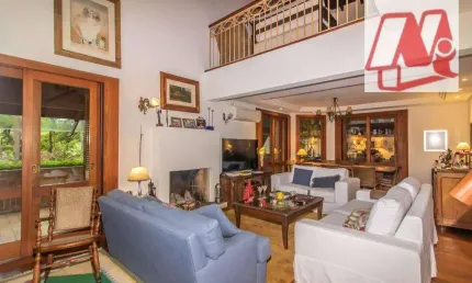No bairro Boa Vista, casa em condomínio  com 3 suites e vagas.