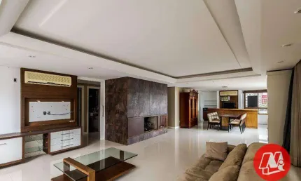 No bairro Petrópolis , 220 m², 3 suites, 4 vagas e  infraestrutura.