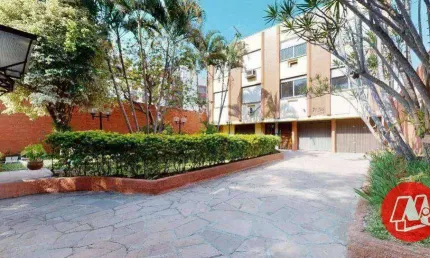 No jardim botânico, térreo com 1 dormitório e pátio.