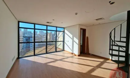 Conjunto comercial com  2 salas e mezanino próximo ao parcão.