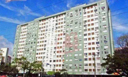 Na avenida Ipiranga, 1 dormitório, reformado, elevador e infra-estrutura.