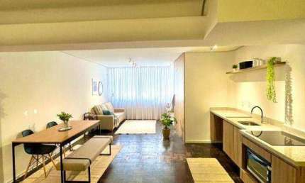 Loftna rua dos Andradas com 47 m², reformado e mobiliado.