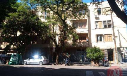 Na Cidade Baixa, 57 m² privativos com 2 dormitórios.