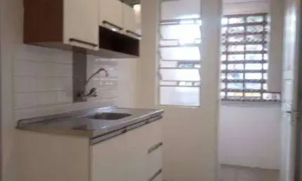 Morano vende na avenida Ipiranga, 2 dormitórios e infraestrutura.