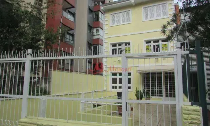 Prédio Comercial no Bairro Rio Branco! Em frente ao Colégio Americano.