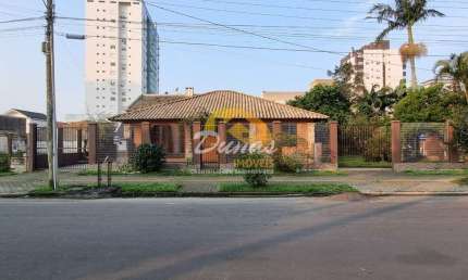 RESIDÊNCIA E 02 APARTAMENTOS NO CENTRO DE TRAMANDAÍ