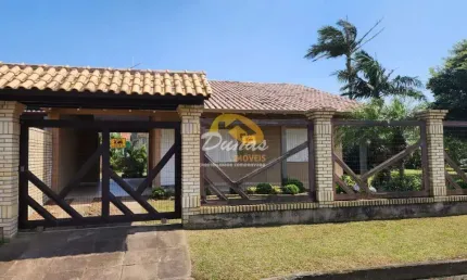 Ampla residência com lote 900m,  próxima ao mar em nova tramandaí
