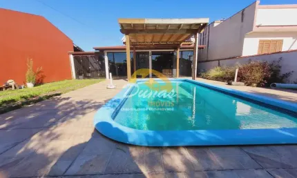 AMPLA RESIDÊNCIA COM PISCINA NO BALNEÁRIO OÁSIL SUL