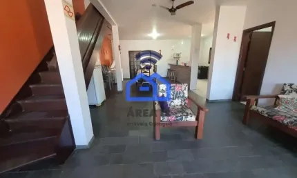 Sobrado à venda no bairro Martim de Sá - 4 dormitórios, uma suíte, sala, cozinha, 7 vagas na garage