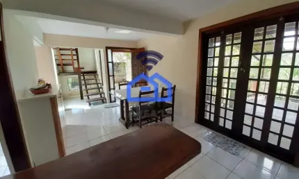 Casa à venda no bairro Capricórnio - 3 dormitórios, sendo uma suíte, banheiro, sala, cozinha e 1 va