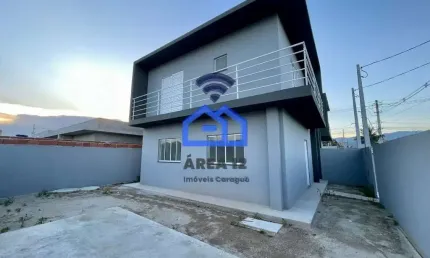 Lindo sobrado à venda com 3 dormitórios sendo 1 suíte, 3 vagas de garagem, excelente acabamento e p