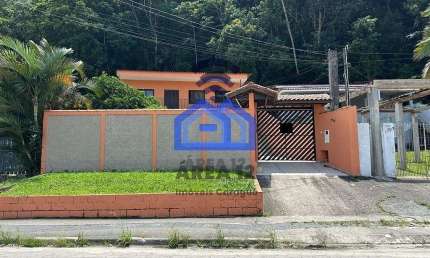 Sobrado à Venda na Prainha - 2 dormitórios, sendo uma suíte grande, sala, cozinha, sacada grande e