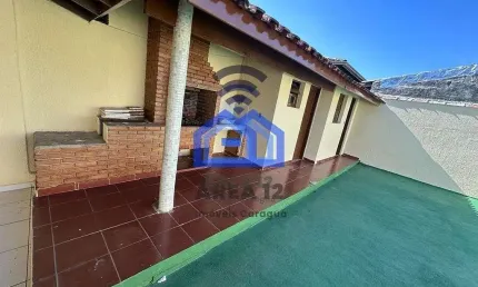 Casa à venda no bairro Getuba - 3 Dormitórios, sendo 1 suíte, Sala, Cozinha, Banheiro e 04 Vagas de