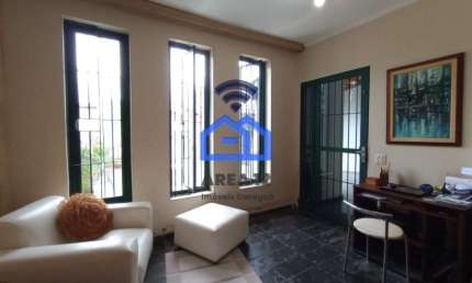 Casa à venda  no bairro Jardim Primavera em Caraguatatuba. Ótima localização, na área central da ci