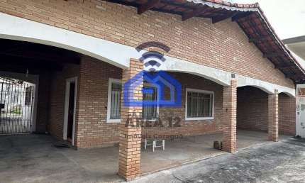 Duas casas geminadas à venda no bairro Aruan - cada uma com quarto, sala, cozinha, banheiro e garag