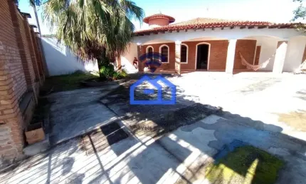 Maravilhosa casa à venda no bairro Indaiá, região central - 2 dormitórios, sendo 1 suíte, 2 banheir