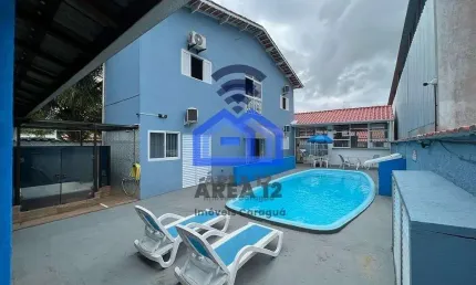 Casa à Venda no bairro Praia das Palmeiras com 3 dormitórios, sendo 1 suíte, banheiro e sala - Cara