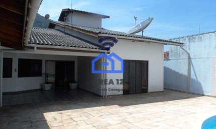 Casa à Venda no Sumaré - com 3 suítes, sala, piscina, churrasqueira e 4 vagas de garagem - Caraguat