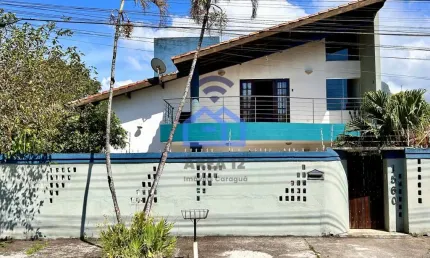 Lindo e amplo sobrado com 04 dormitórios à Venda no bairro do Indaiá a poucas quadras da praia em C