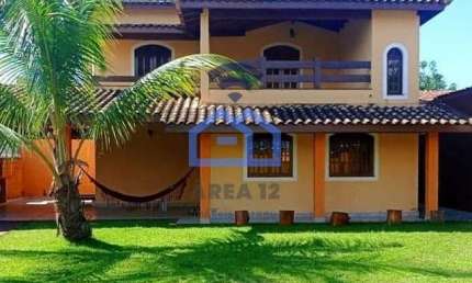 Sobrado à venda no bairro Pontal de Santa Marina em Caraguatatuba, com 2 dormitórios, 2 salas, 2 ba