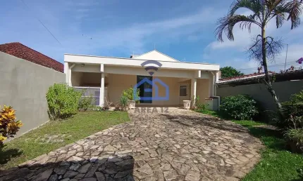 Casa à venda no bairro Martim de Sá em Caraguatatuba, SP - 02 dorm, 01 suíte com planejados e gourm