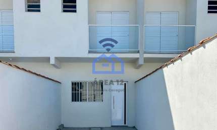 Casa à venda com sala de estar ampla, quarto, cozinha, lavanderia e quintal espaçoso no bairro Capr