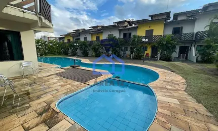 Venha viver a poucos passos da praia! - Sobrado à venda em condomínio localizado no bairro do Indai