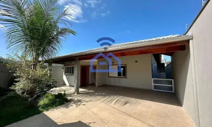 Casa espaçosa com excelente acabamento e 03 suítes à venda no bairro cidade jardim em caraguatatuba