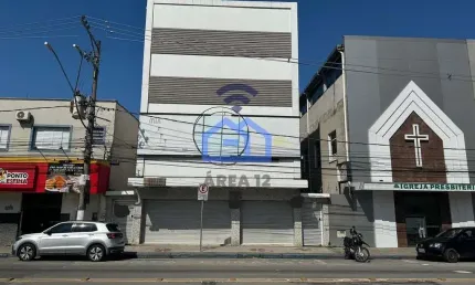 Excelente e espaçoso ponto comercial à venda na cobiçada região central da cidade de Caraguatatuba,