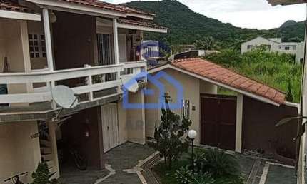 Sobrado em bairro arborizado à Venda no Capricórnio II, Caraguatatuba, SP - 72m², 02 dormitórios, 0