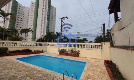 Sobrado em condomínio à venda no bairro Prainha - com 2 suítes, sala, cozinha, banheiro e 1 vaga na