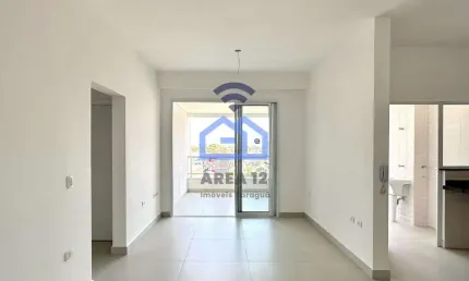 Lindo apartamento, com 2 dormitórios, varanda gorumet, churrasqueira a carvão, 5 minutos do shoppin