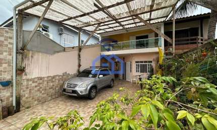 Sobrado à venda no bairro Massaguaçu em Caraguatatuba, SP - 3 suítes, sala, cozinha, lavabo + Edícu