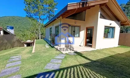 Casa à venda no bairro Capricórnio em Caraguatatuba, SP - 3 dormitórios sendo 1 suíte, ambientes in