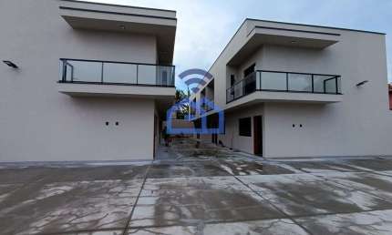 Sobrado de 98m² à venda no bairro do Porto Novo em Caraguatatuba, SP - 2 suítes, sala, cozinha e sa