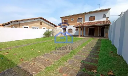 Sobrado à venda no bairro Indaiá em Caraguatatuba, SP - 02 dormitórios sendo 01 suíte, amplo quinta