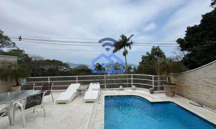 Sobrado triplex com vista para o mar à venda no condomínio Verde Mar no bairro da Cocanha em Caragu