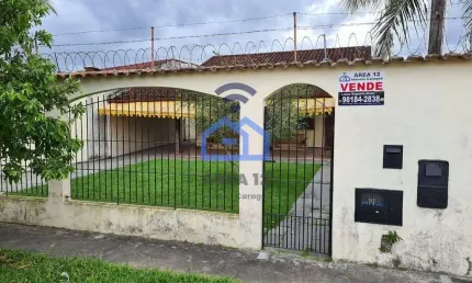 Casa ampla à venda a apenas 200m da praia no bairro da Martim de Sá em Caraguatatuba, SP - Conheça