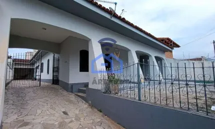 Maravilhosa casa à venda no bairro Jardim Primavera em Caraguatatuba, SP - 02 dormitórios sendo 01