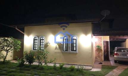 Casa à venda no bairro do Jardim Britânia em Caraguatatuba, SP - Conforto e proximidade com a praia