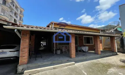 Casa ampla à venda no bairro do ipiranga em caraguatatuba, sp - venha morar a poucos passos da prai
