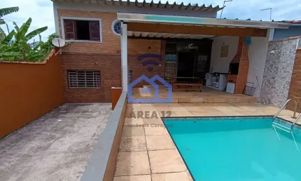 Sobrado à venda na belíssima  Praia das Palmeiras em Caraguatatuba, SP - 03 dormitórios sendo 01 su