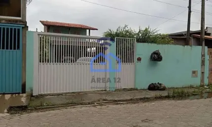 Sobrado de 2 dormitórios à venda no bairro do Porto Novo em Caraguatatuba, SP - Ótima oportunidade!
