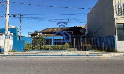 Casa comercial ampla para locação no Centro de Caraguatatuba, SP - Imóvel espaçoso em ótima localiz